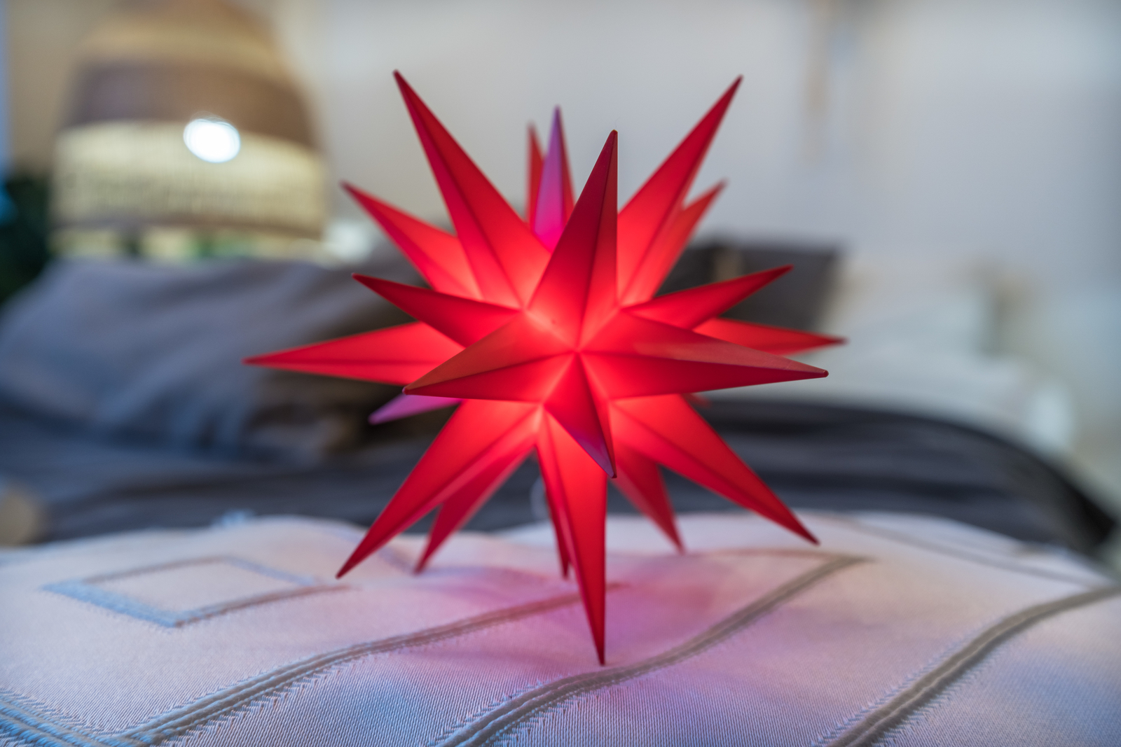 Светодиодная мини-звезда, 13 см, красная, оригинальная упаковка